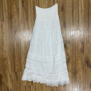 ❌SOLD❌Strapless white flowy maxi dress